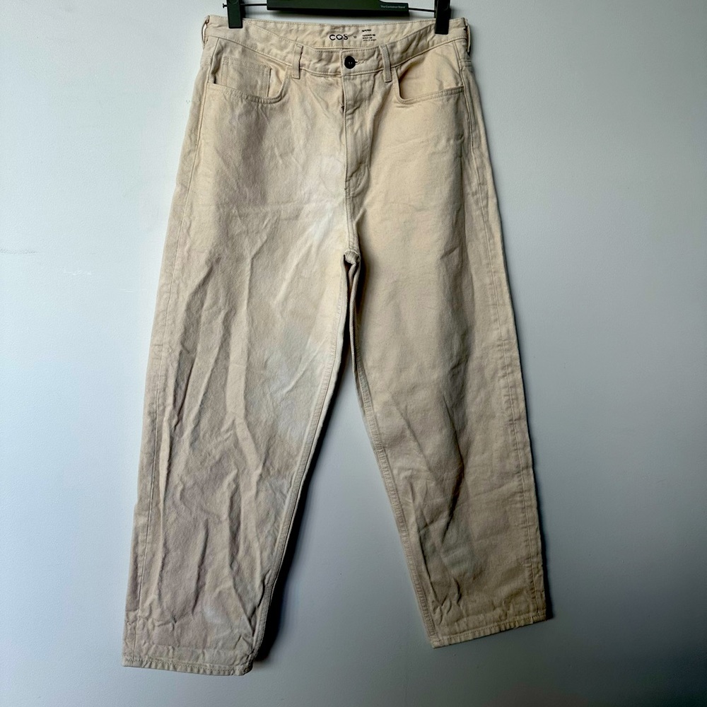 COS Tapered Leg Cream Colored Denim Jeans (size 32)